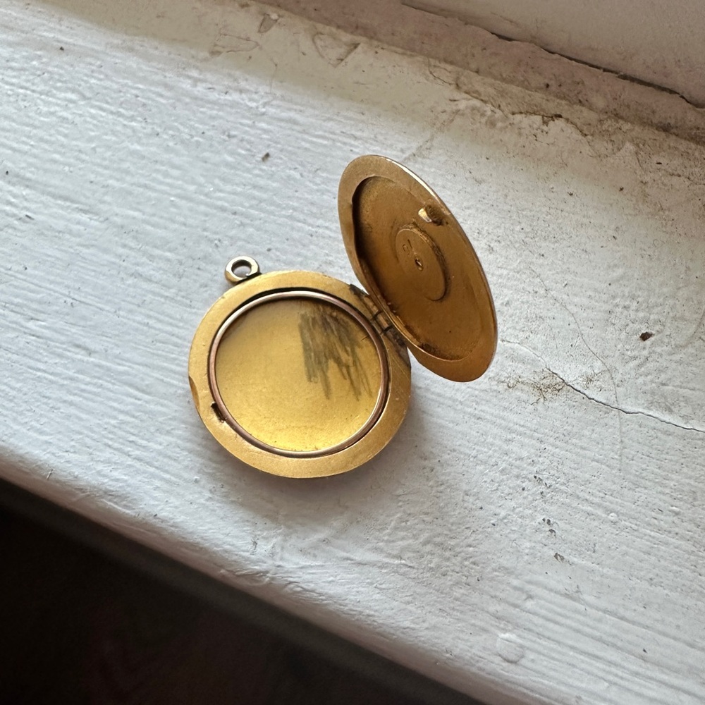 Vintage gold filled star locket - Picture 9 of 11